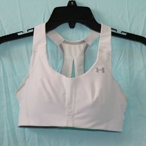 Under Armour 32B White Sports Bra, w/double latch